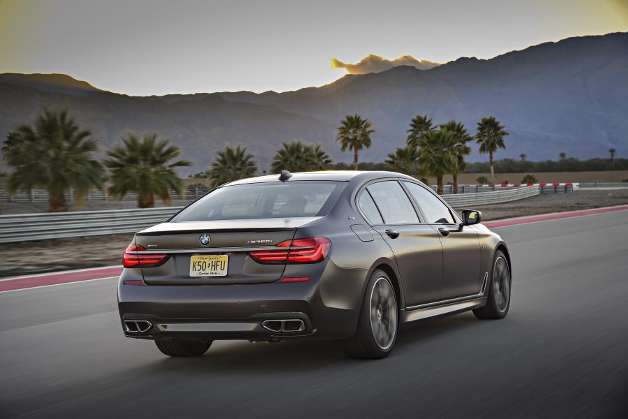  BMW M760i xDrive 2017 года  (NA) (фото 122 из 154)